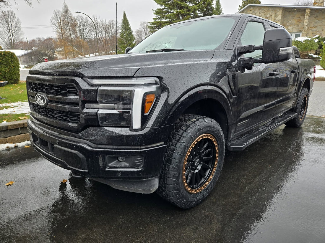Ford F-150 FX4 2025 — Mags Ruffino Blaze Noir Satiné & Lip Bronze 20" sur Toyo Open Country AT3