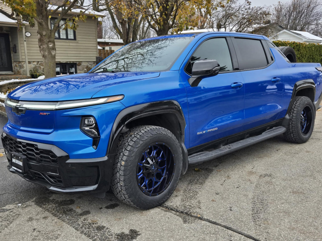 Chevrolet Silverado RST 2025 — Mags Armed Wheel Infantry Noir & Bleu 20" sur Kumho Road Venture AT52