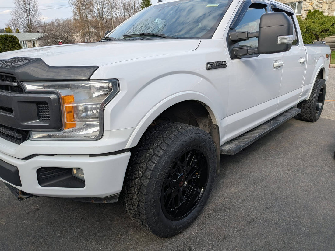 Ford F-150 FX4 2023 — Mags Enthuze Revolver Noir Lustré 20" sur Kumho Road Venture AT52