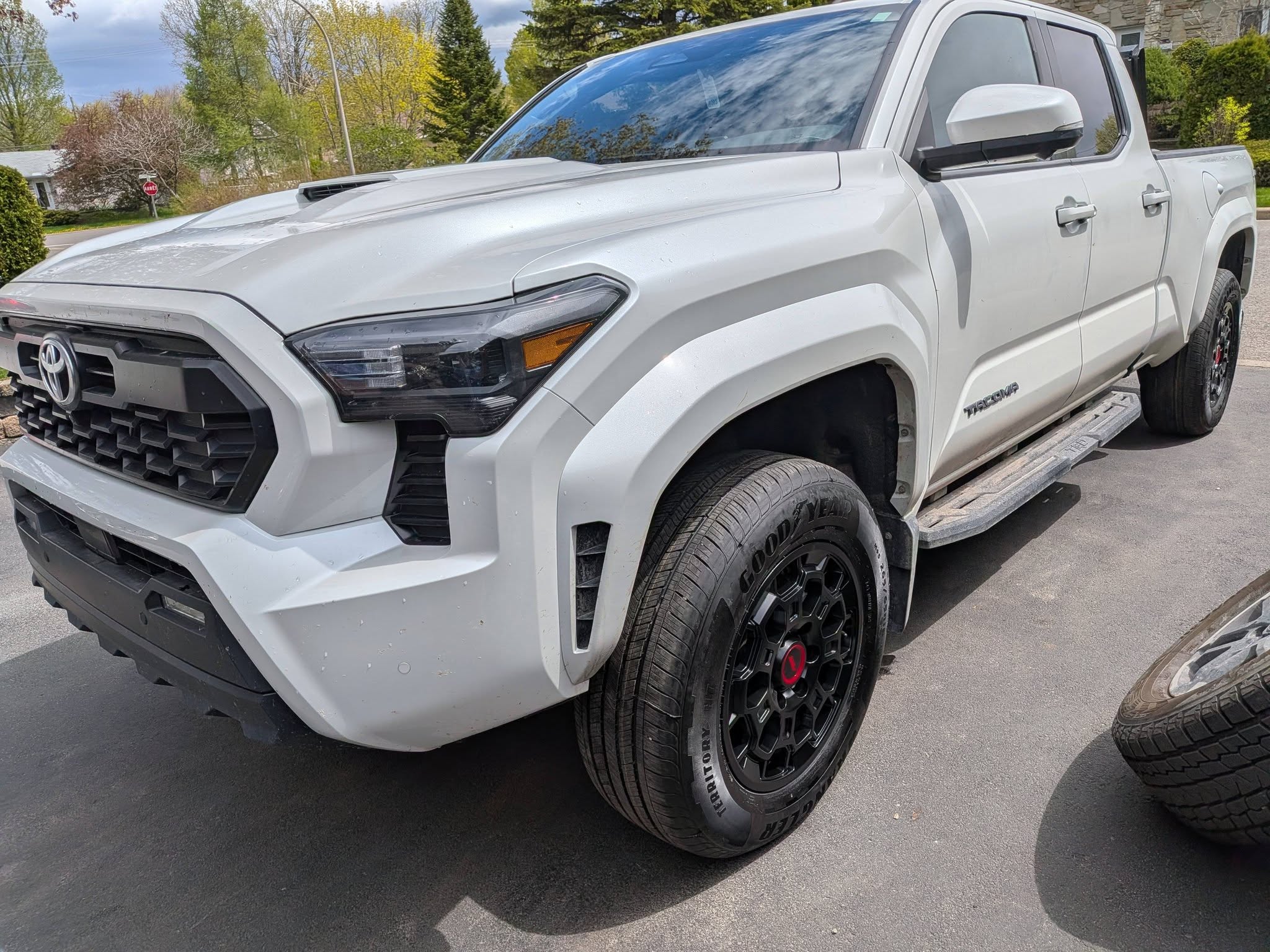 Toyota Tacoma 2025 — Mags Replica 407 Noir Satiné 18 pouces