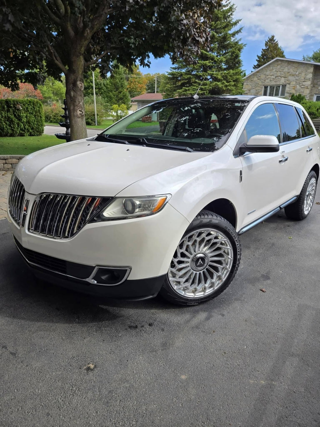 Lincoln MKX Limited 2011 — Mags Armed Wheel Luxury Cartel Machiné 20" sur Pirelli Scorpion