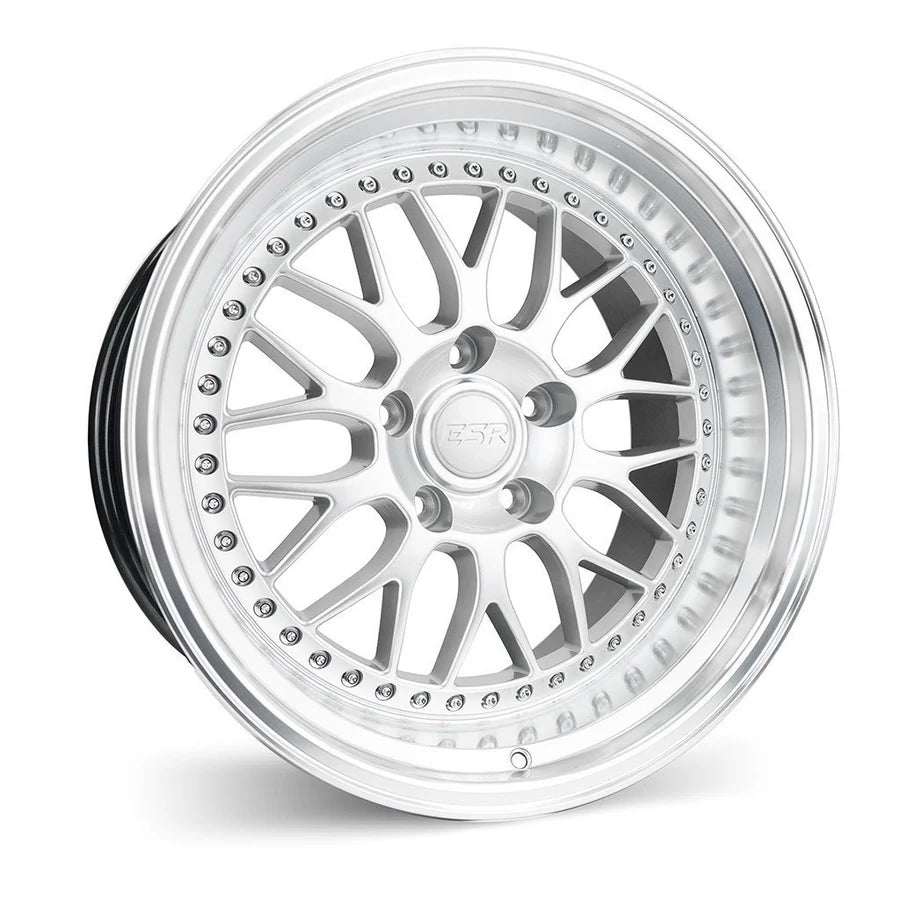 ESR SR01  HYPER SILVER/MACHINE LIP  18x8.5     +30      72.6  Conical     5X114.